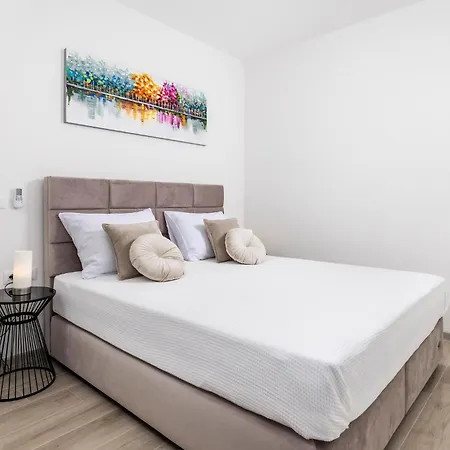 3 Bedroom Stunning In Brgod * Ubasico