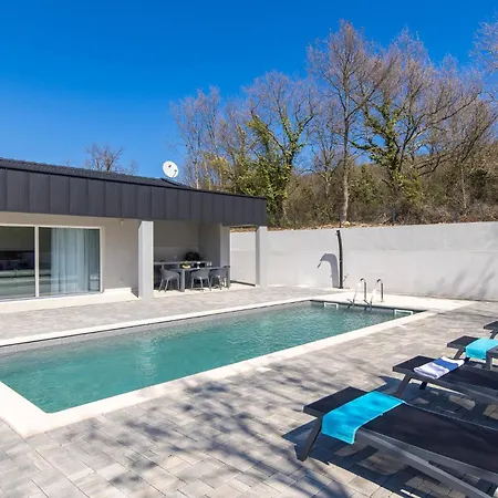 3 Bedroom Stunning In Brgod Ubasico