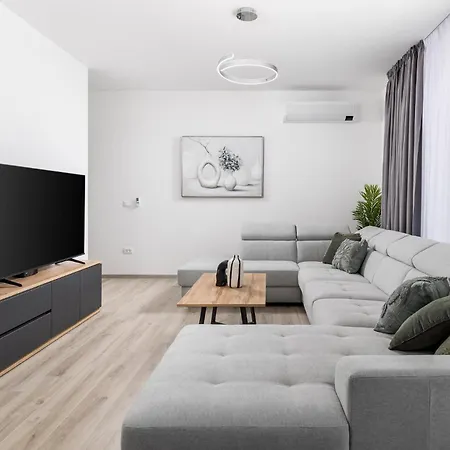 3 Bedroom Stunning In Brgod * Ubasico