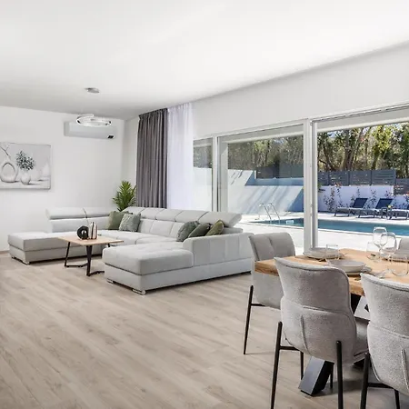 3 Bedroom Stunning In Brgod Prázdninový dům