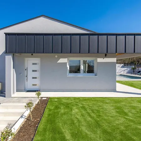 3 Bedroom Stunning In Brgod