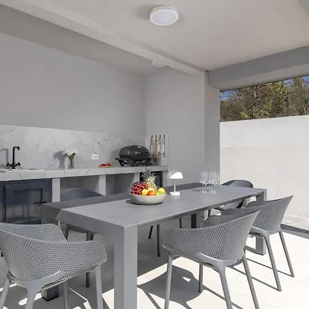 3 Bedroom Stunning In Brgod Prázdninový dům Ubasico